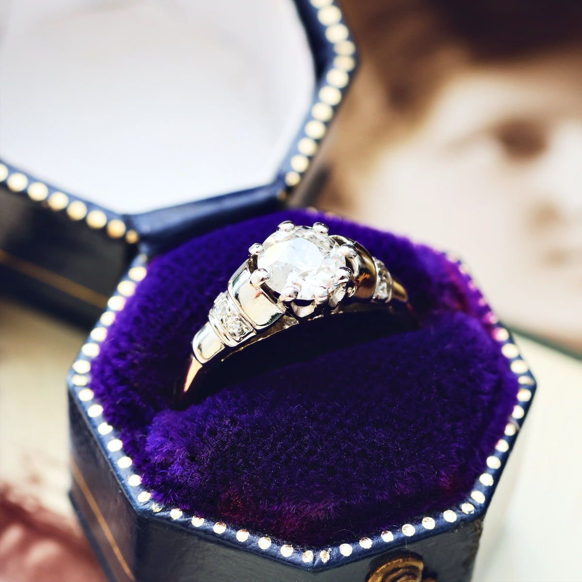 Tempting Vintage Art Deco Diamond Engagement Ring