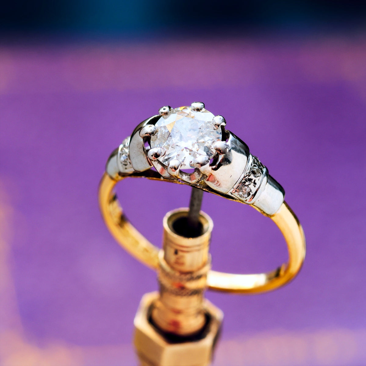 Tempting Vintage Art Deco Diamond Engagement Ring