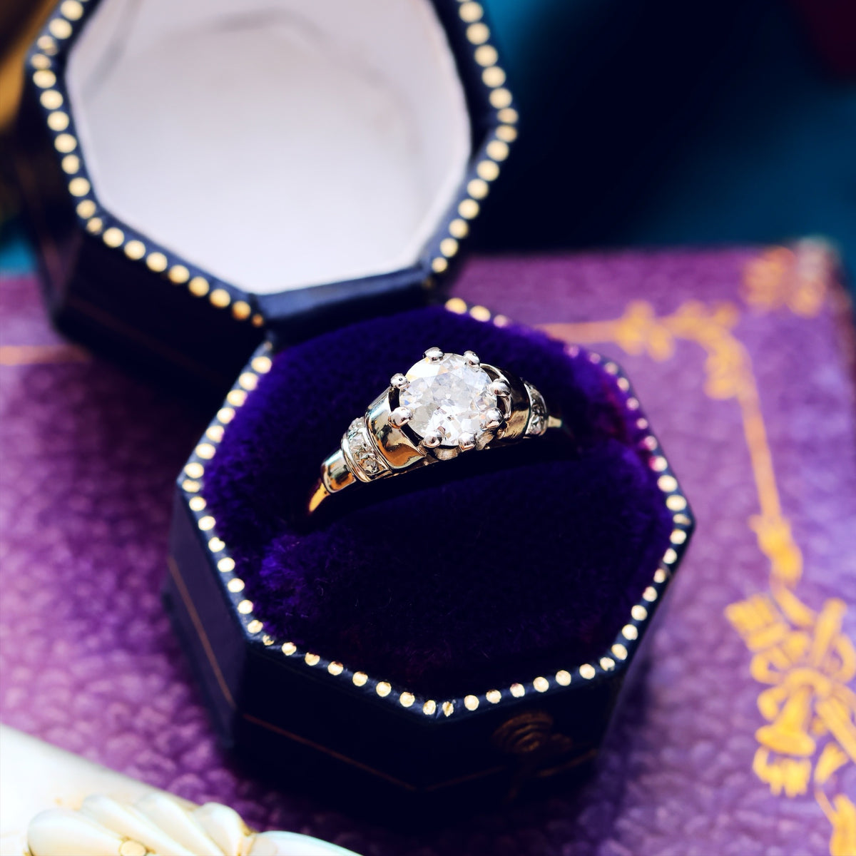 Tempting Vintage Art Deco Diamond Engagement Ring