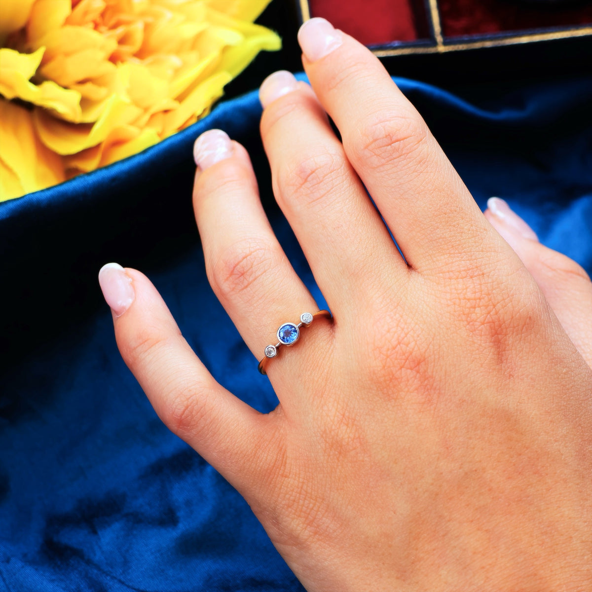 CUTE! Vintage Lilac Sapphire & Diamond Ring