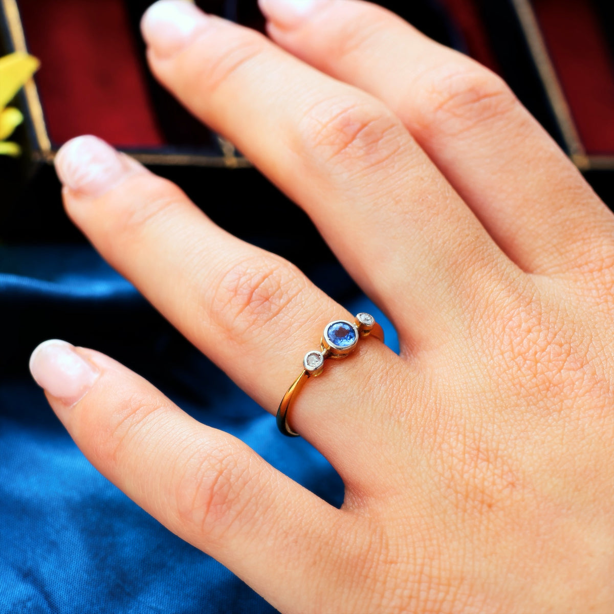 CUTE! Vintage Lilac Sapphire & Diamond Ring