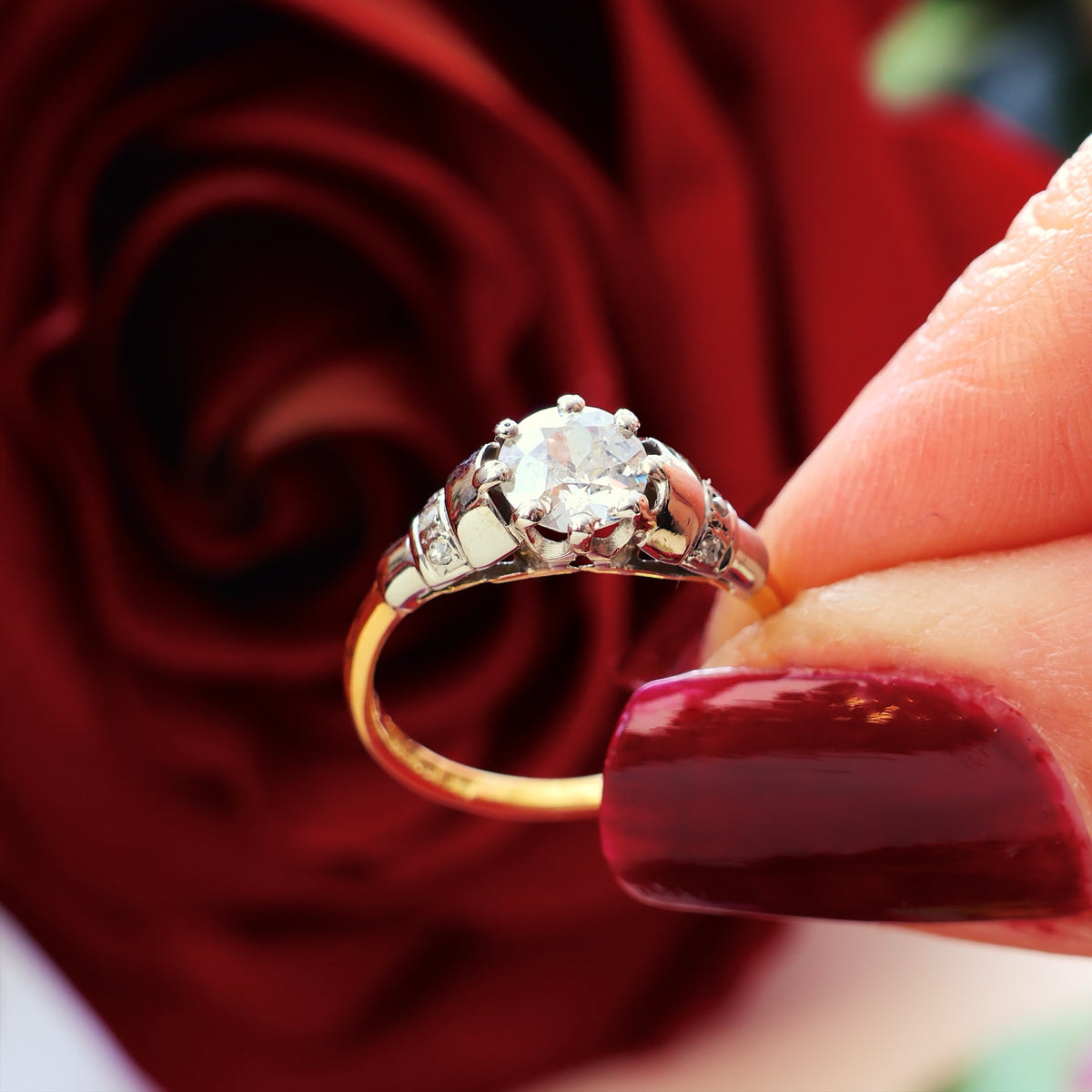 Tempting Vintage Art Deco Diamond Engagement Ring