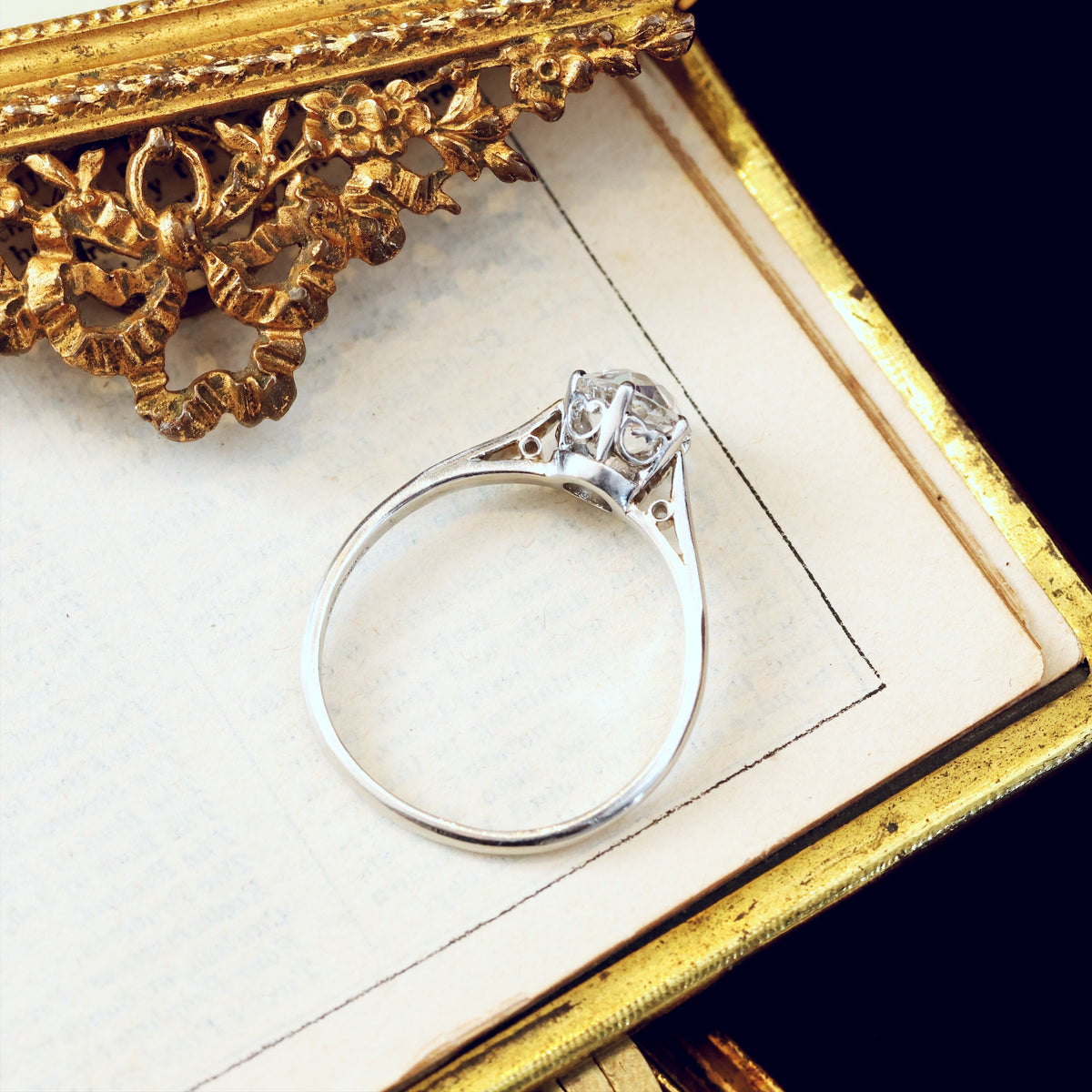 Sparklous!! Certificated Vintage Platinum Diamond Solitaire Ring