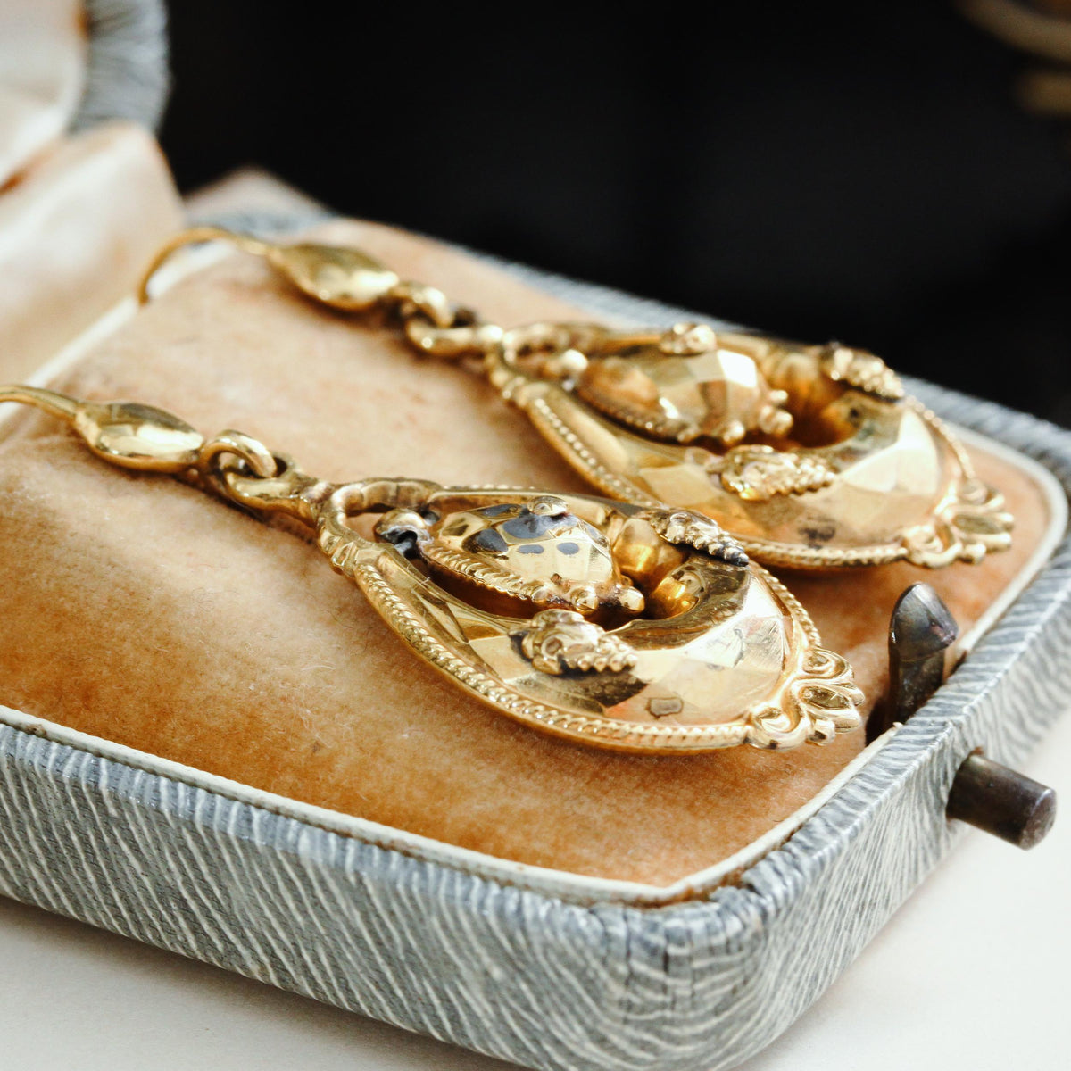 Antique 18ct Gold Drop Earrings