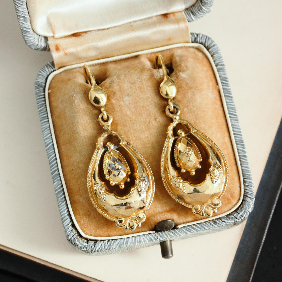Antique 18ct Gold Drop Earrings