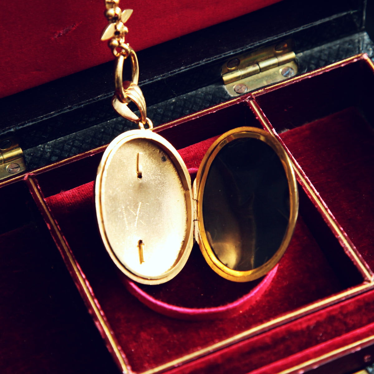 Grand Victorian 'In Memory Of' Locket & Collarette