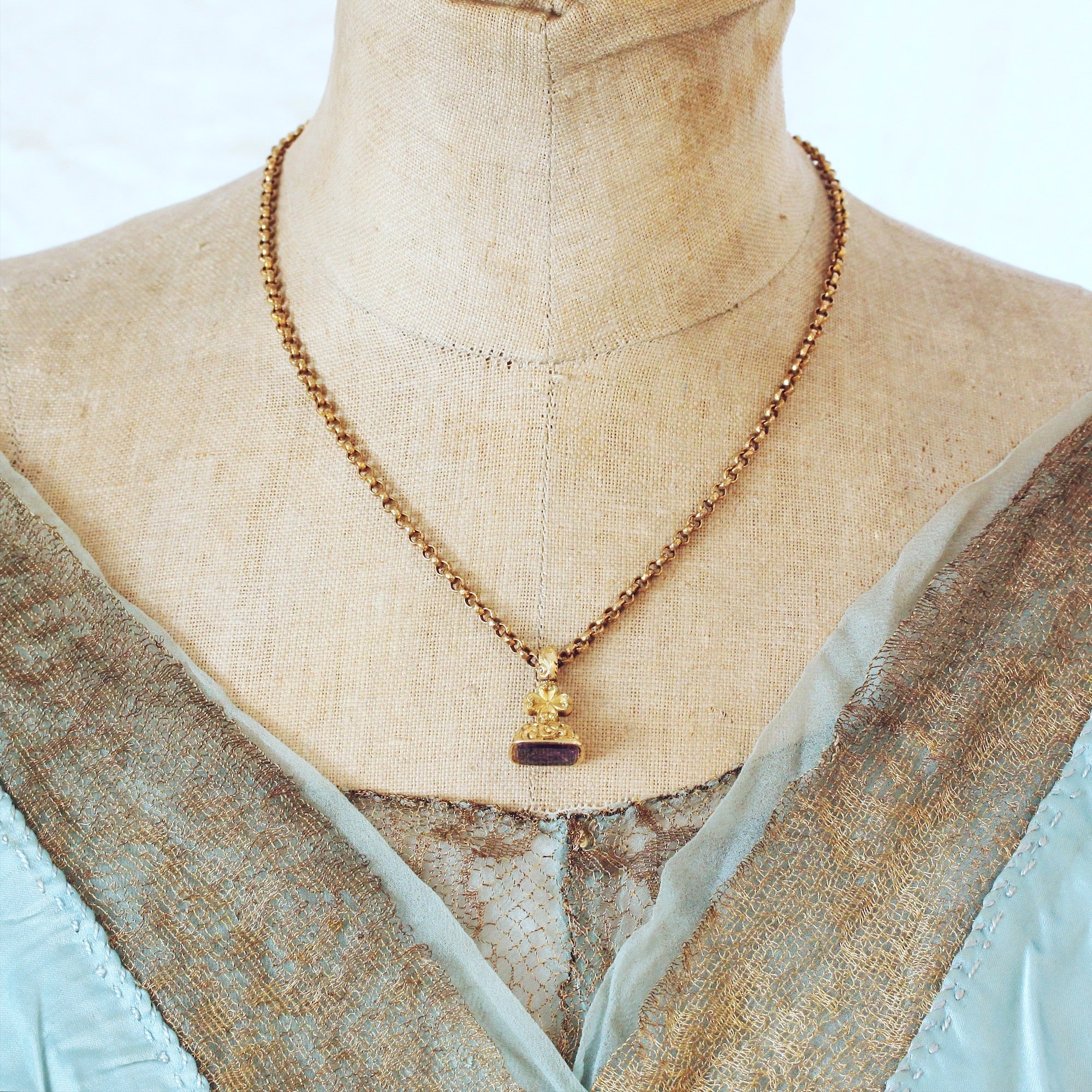 Seal clearance fob pendant