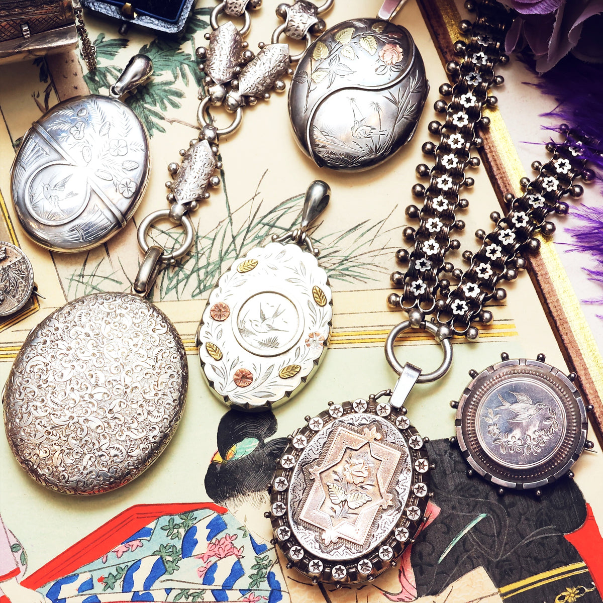 victorian-aesthetic-movement-silver-lockets