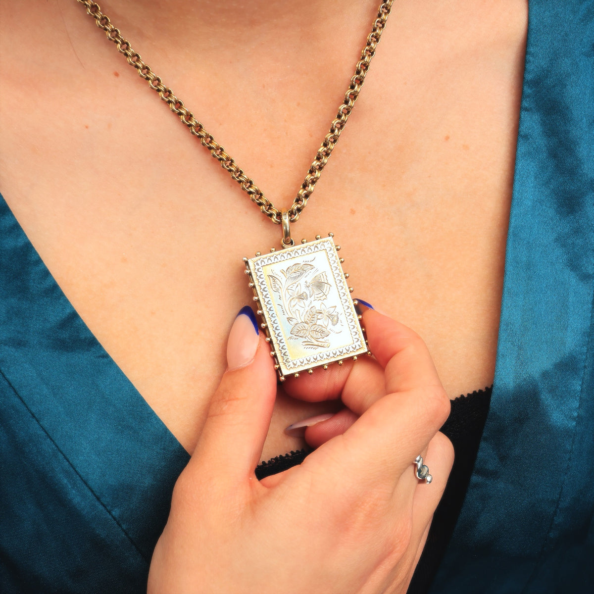 Finest Example! Antique Date 1880 Japonaiserie Locket
