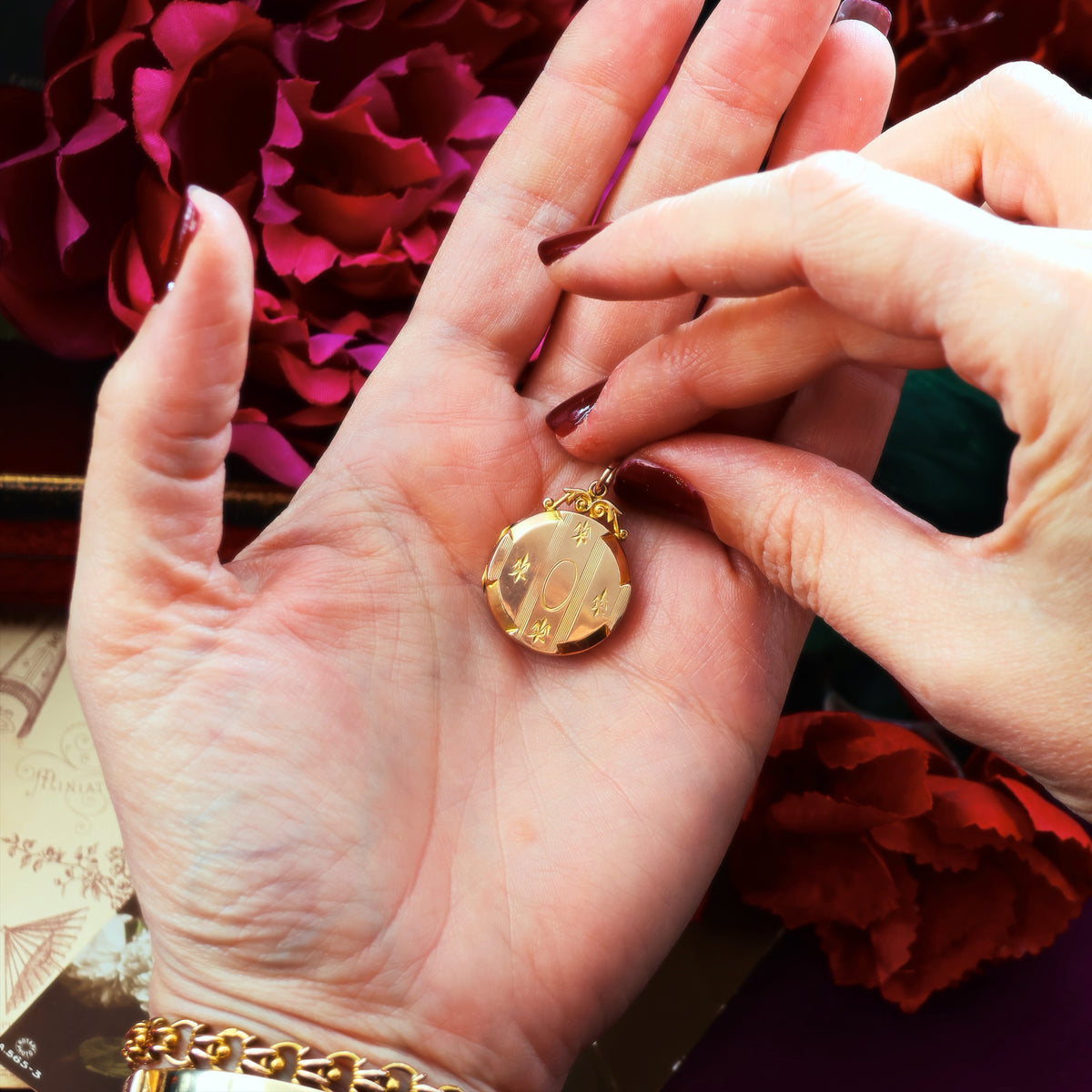 Antique 9ct Gold Fleur de Lys Locket