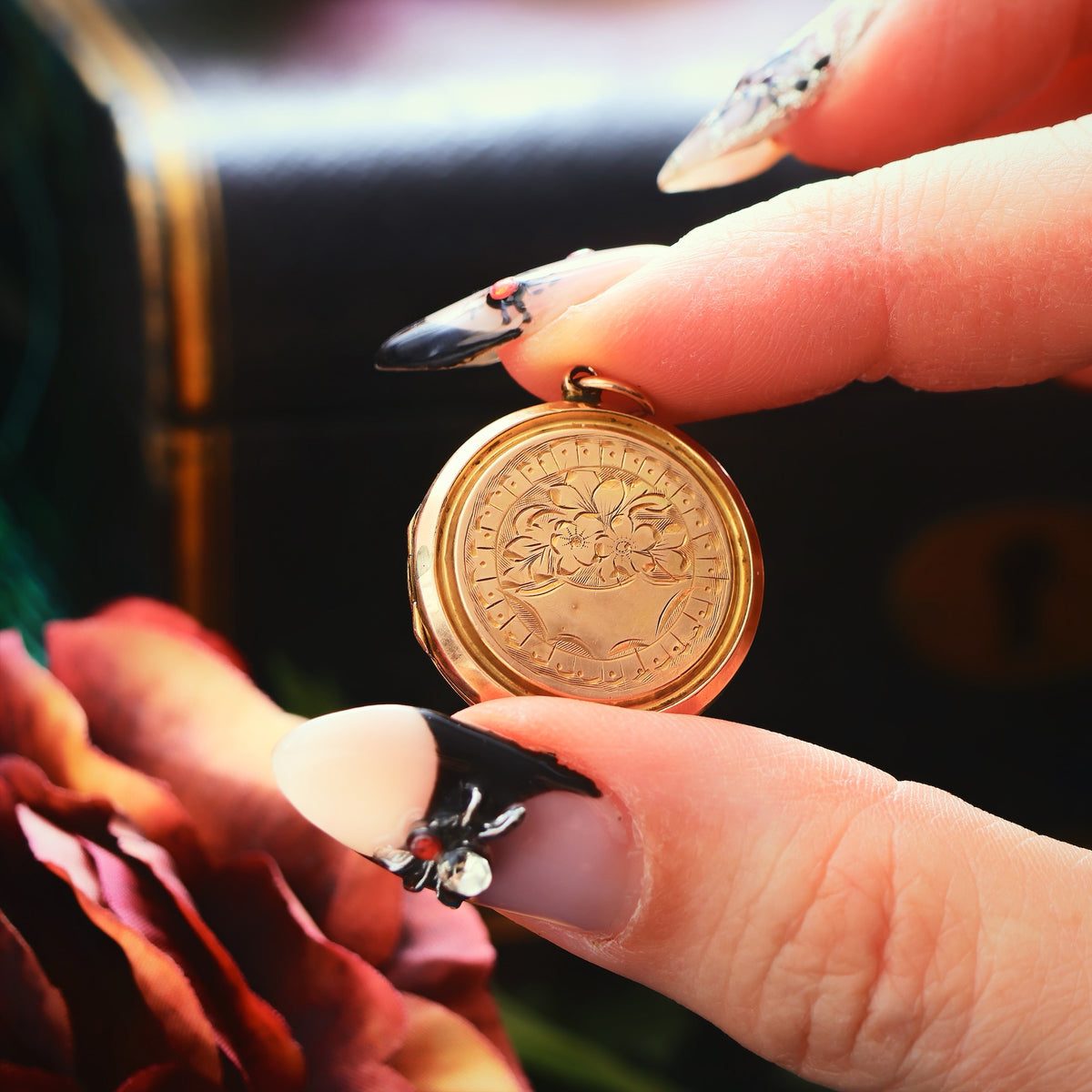 Antique Hand Engraved 9ct Gold Locket