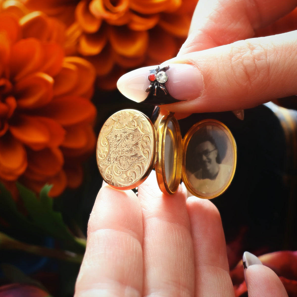 Date 1911 'Roses for LOVE' Gold Family Locket