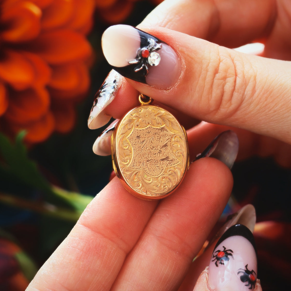 Date 1911 'Roses for LOVE' Gold Family Locket