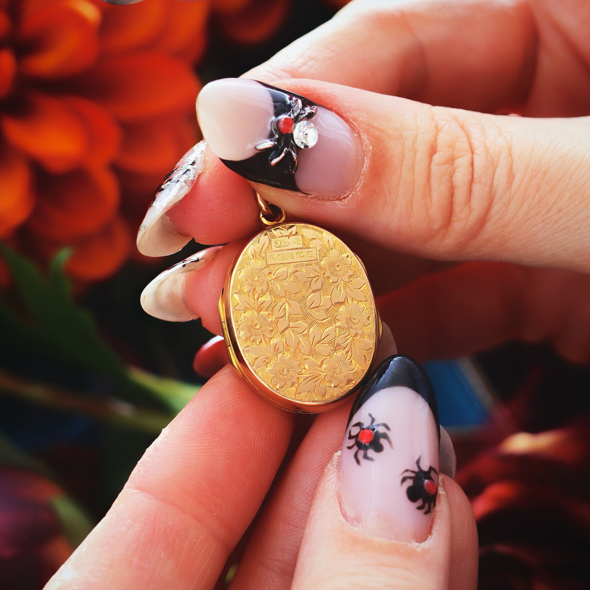 Date 1911 'Roses for LOVE' Gold Family Locket