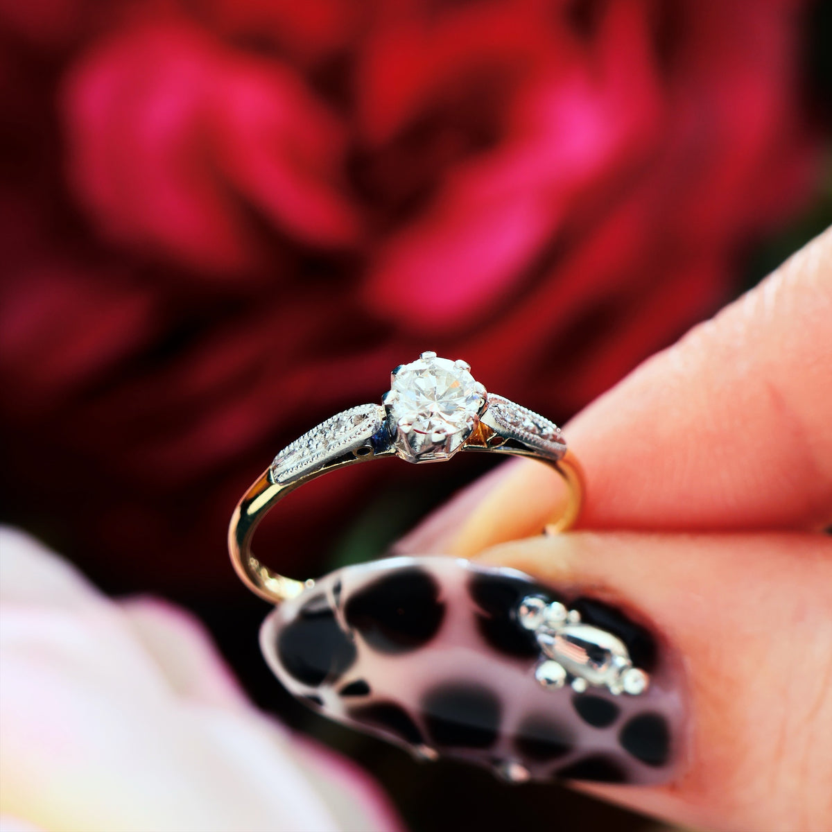 Classic Vintage Brilliant-cut Diamond Engagement Ring