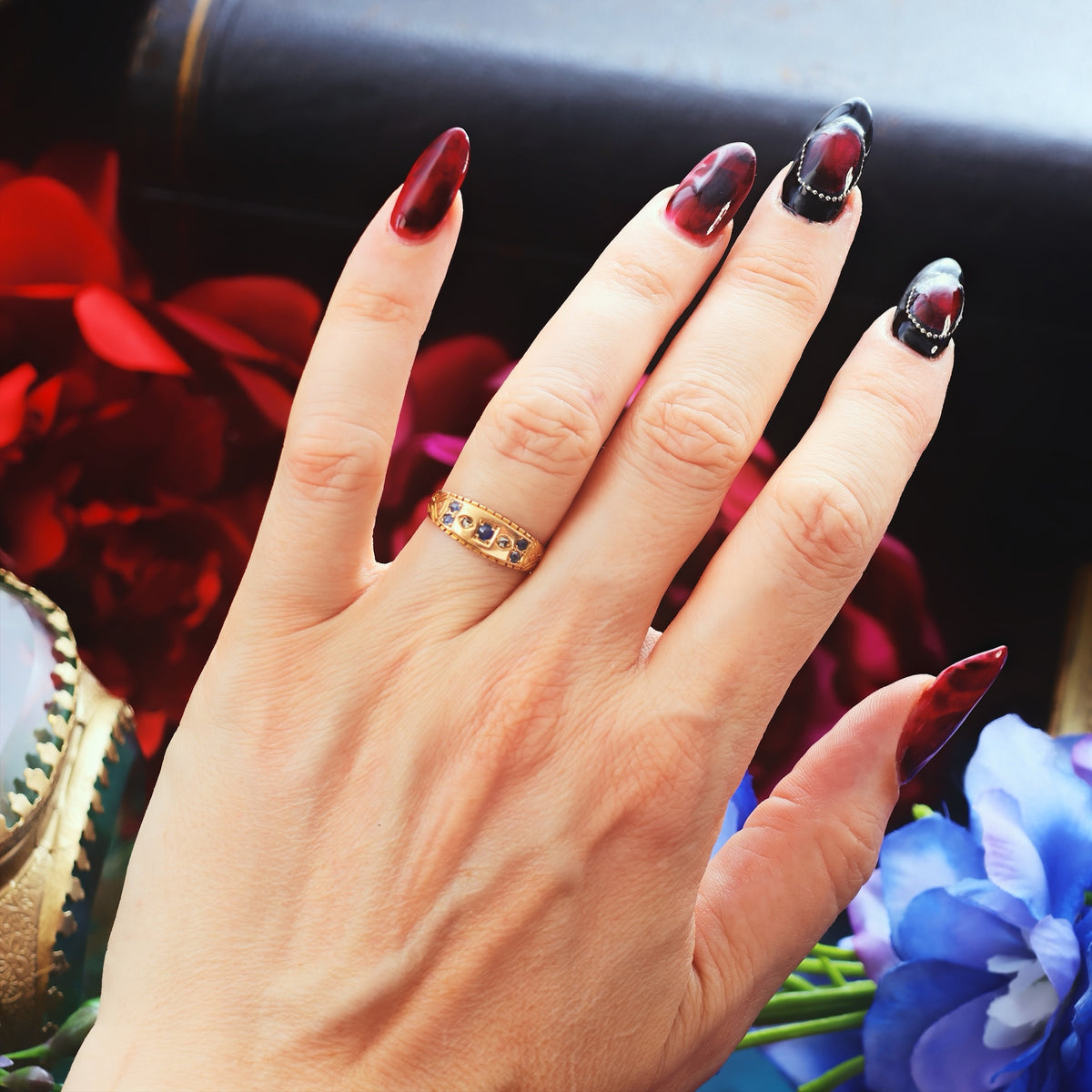 Sweet Date 1900 Sapphire & Diamond Gypsy Ring