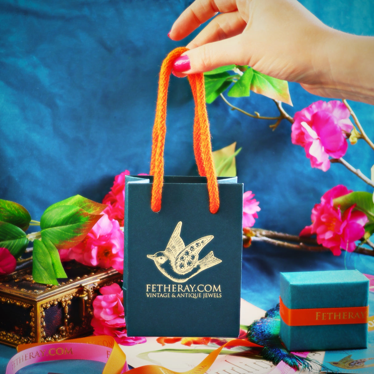 Ties of LOVE! 9ct Gold Puffy Hearts Pendant