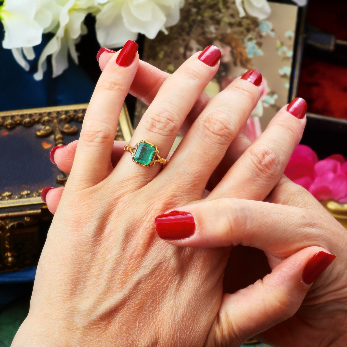 Unusual Vintage Hand Forged 18ct Gold Emerald Ring