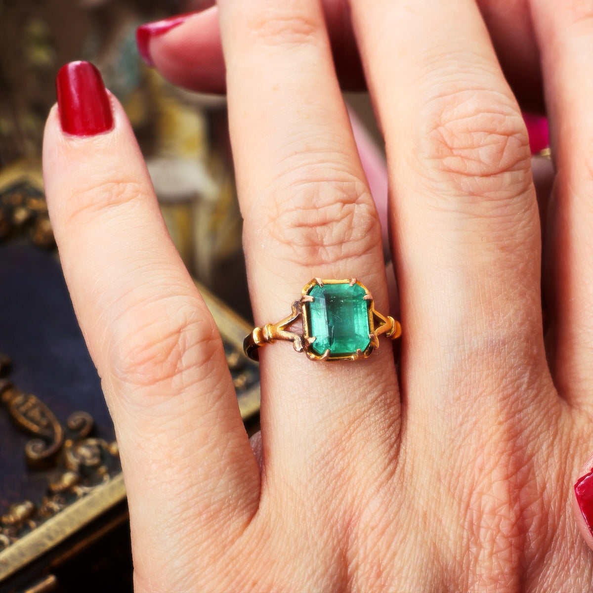 Unusual Vintage Hand Forged 18ct Gold Emerald Ring