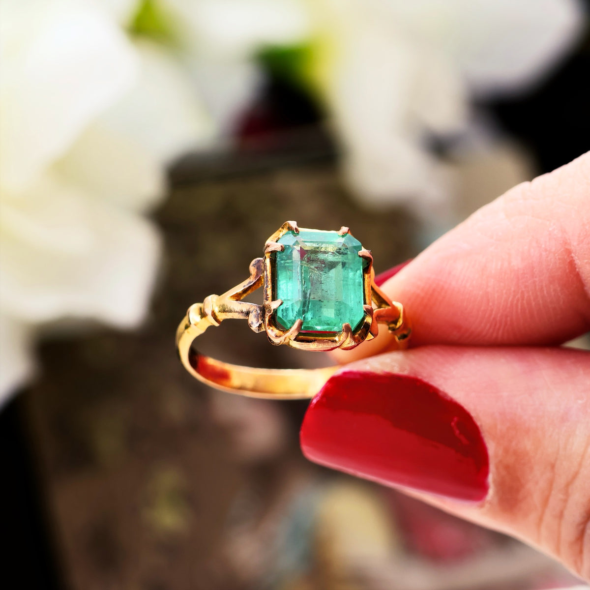 Unusual Vintage Hand Forged 18ct Gold Emerald Ring
