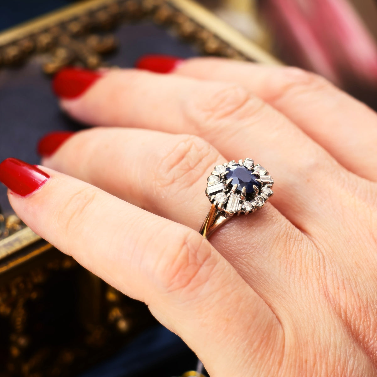 Splendid!! Vintage 1980's Sapphire & Diamond Ring