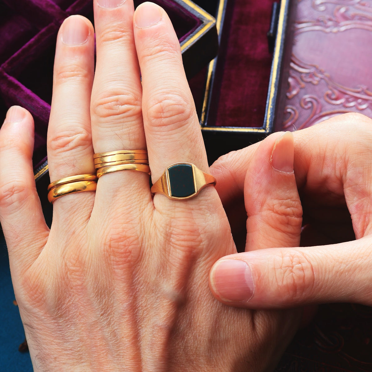 Classic Date 1990 Men's Bloodstone Signet Ring
