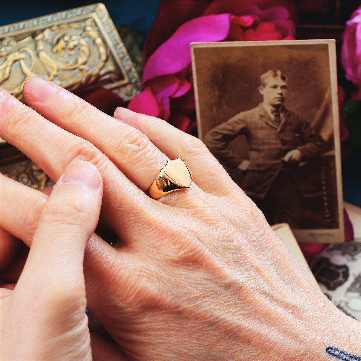 Antique Date 1907 18ct Gold Shield Signet Ring