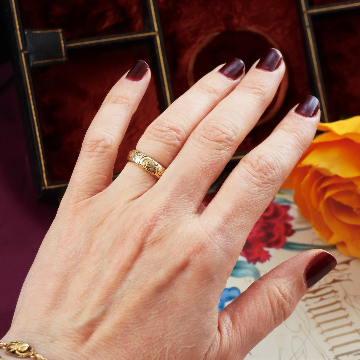 Beautiful Floral Date 1958 Size 'L' Wedding Ring