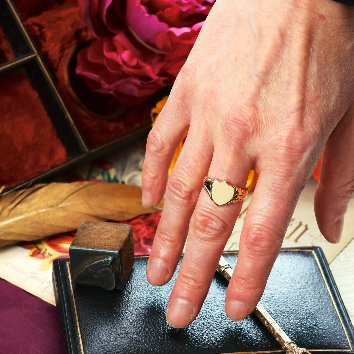 Date 1917 18ct Gold Men's Shield Signet Ring