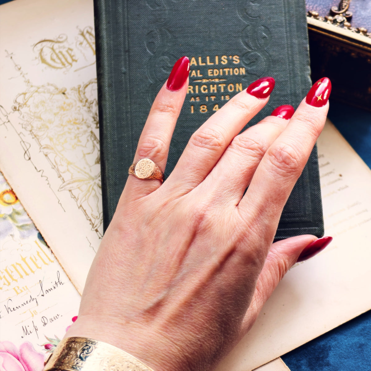 Antique Victorian Floribunda Roses Gold Signet Ring