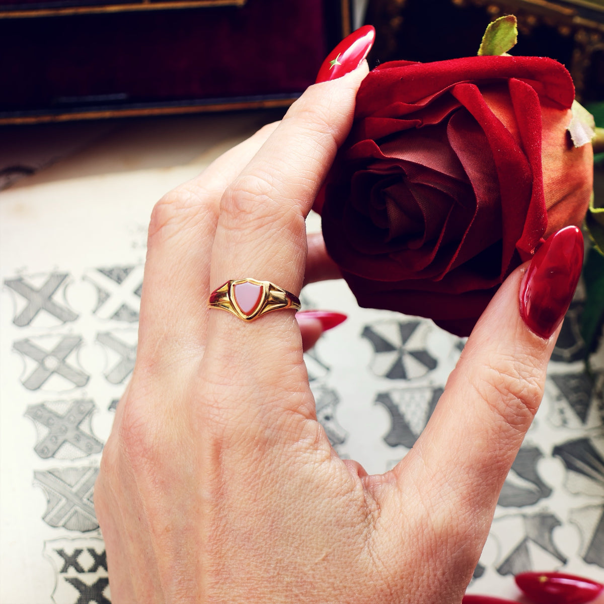Date 1890 18ct Gold Shield Sardonyx Signet Ring