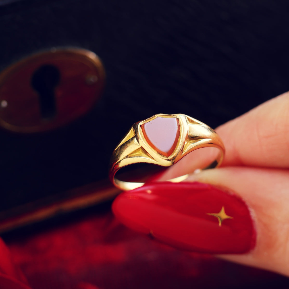 Date 1890 18ct Gold Shield Sardonyx Signet Ring