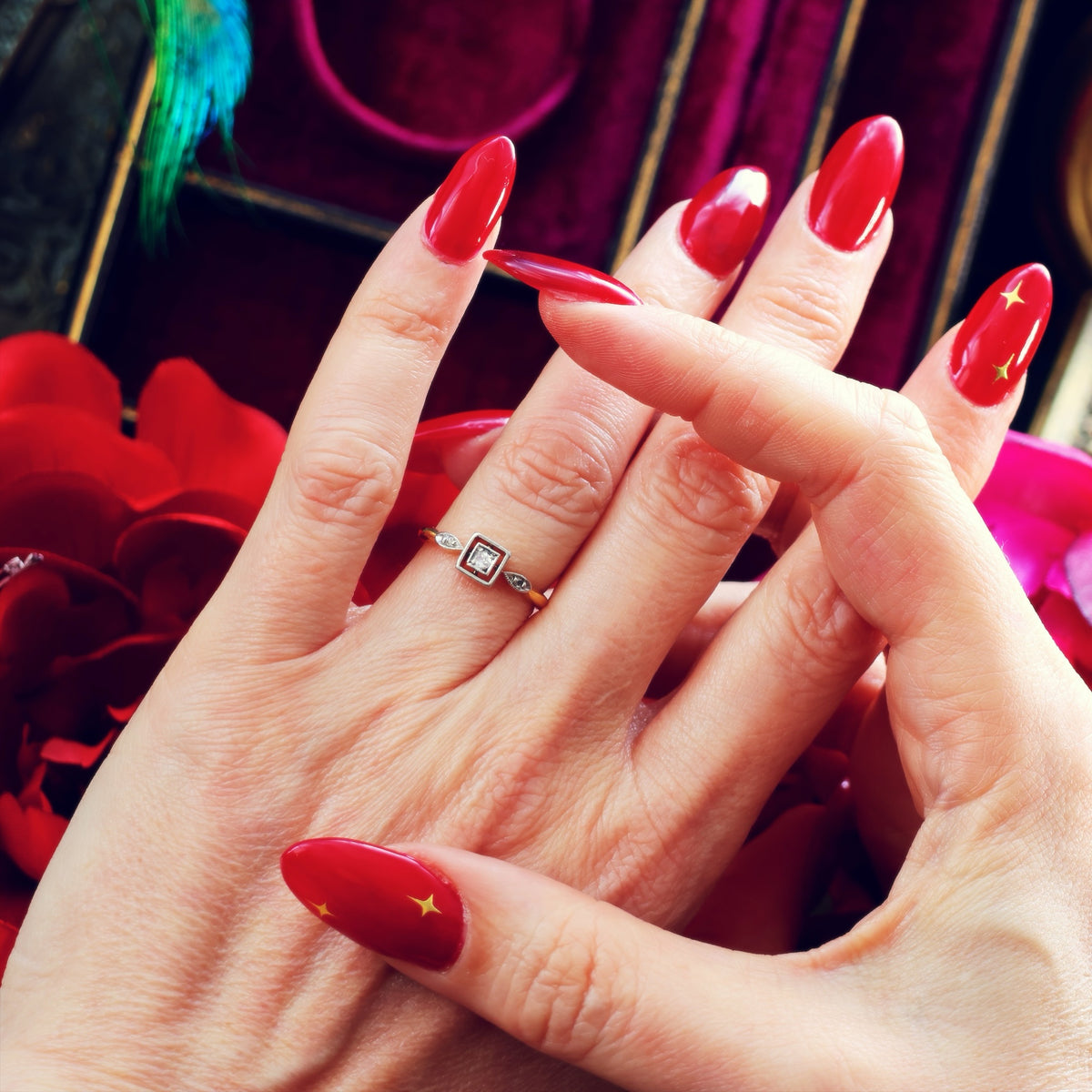 Cute! Vintage Art Deco Diamond Engagement Ring