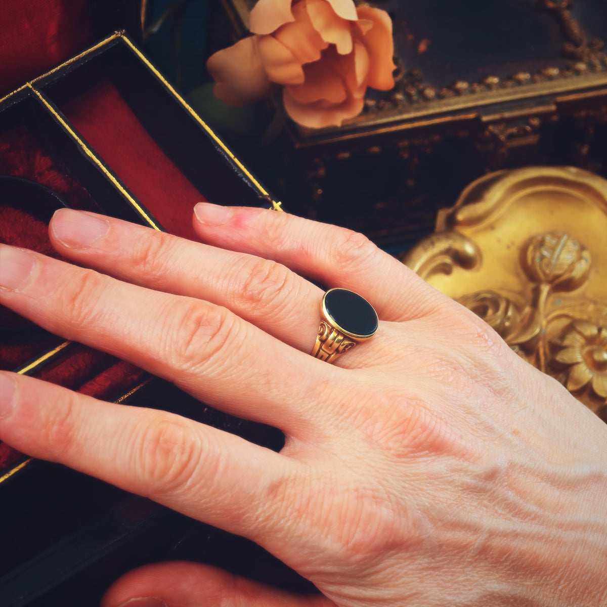 Gent's Classical Inspiration 14ct Gold Bloodstone Signet Ring