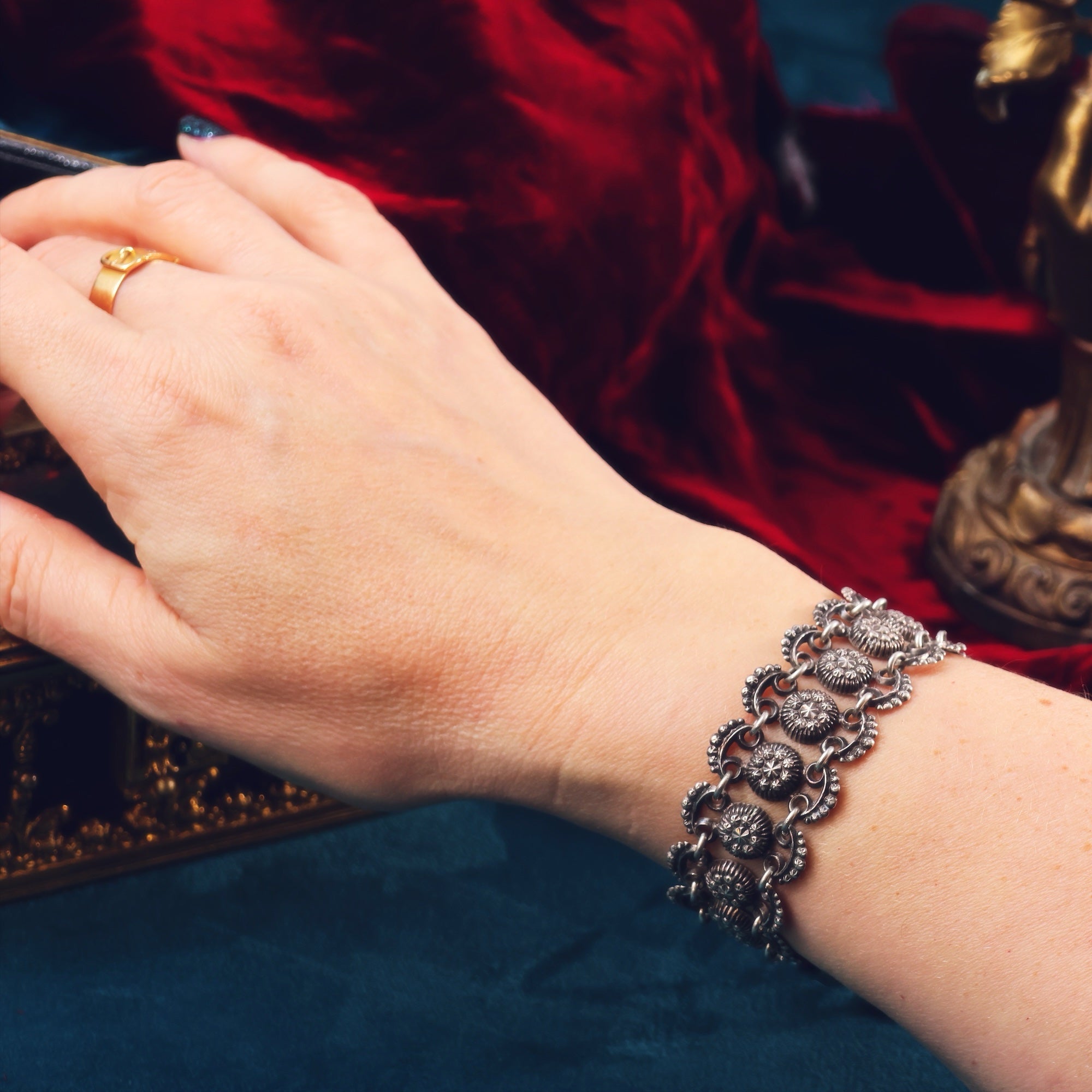 Lacy Loveliness Antique Silver Chain Bracelet – Fetheray