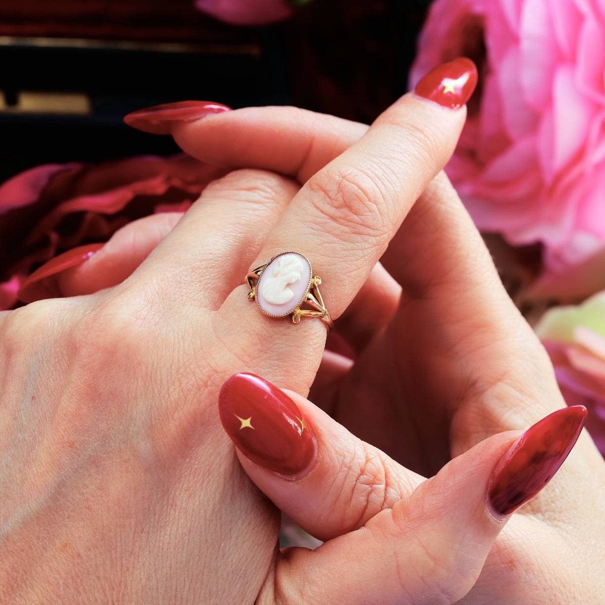 Vintage Grecian Goddess Shell Cameo Ring