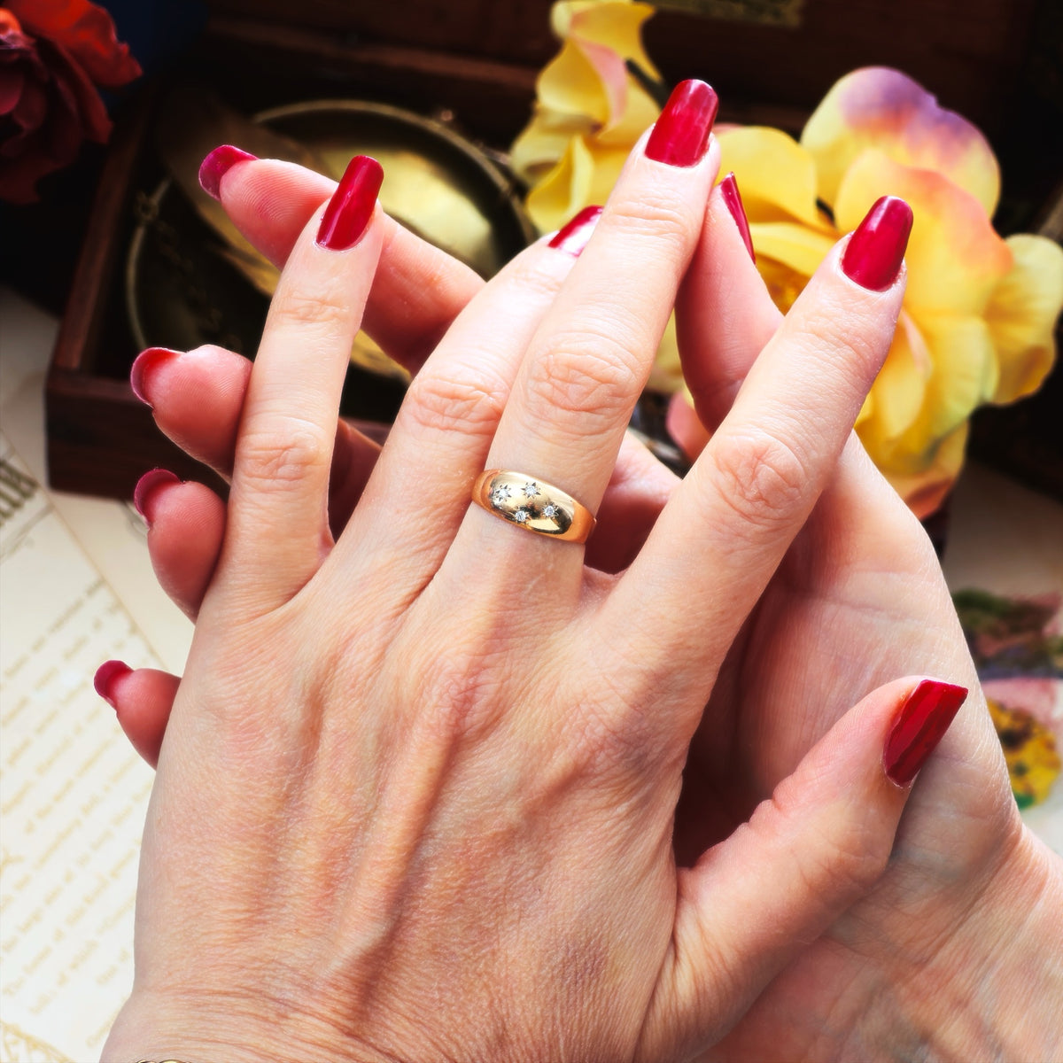 Date 1972 Diamond Stars Gypsy Style Band Ring