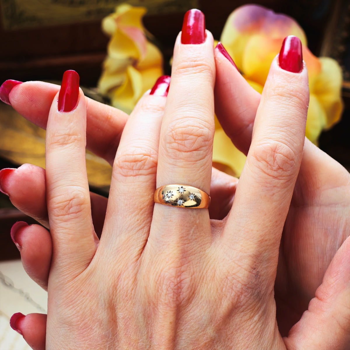 Date 1972 Diamond Stars Gypsy Style Band Ring