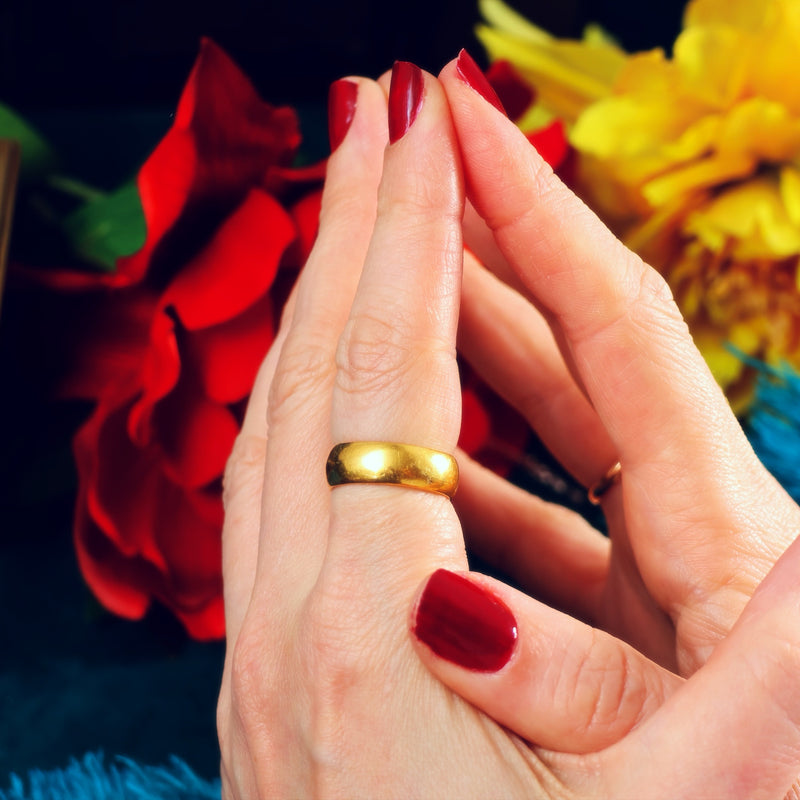 Adorable Date 1929 9ct Gold Buckle Ring