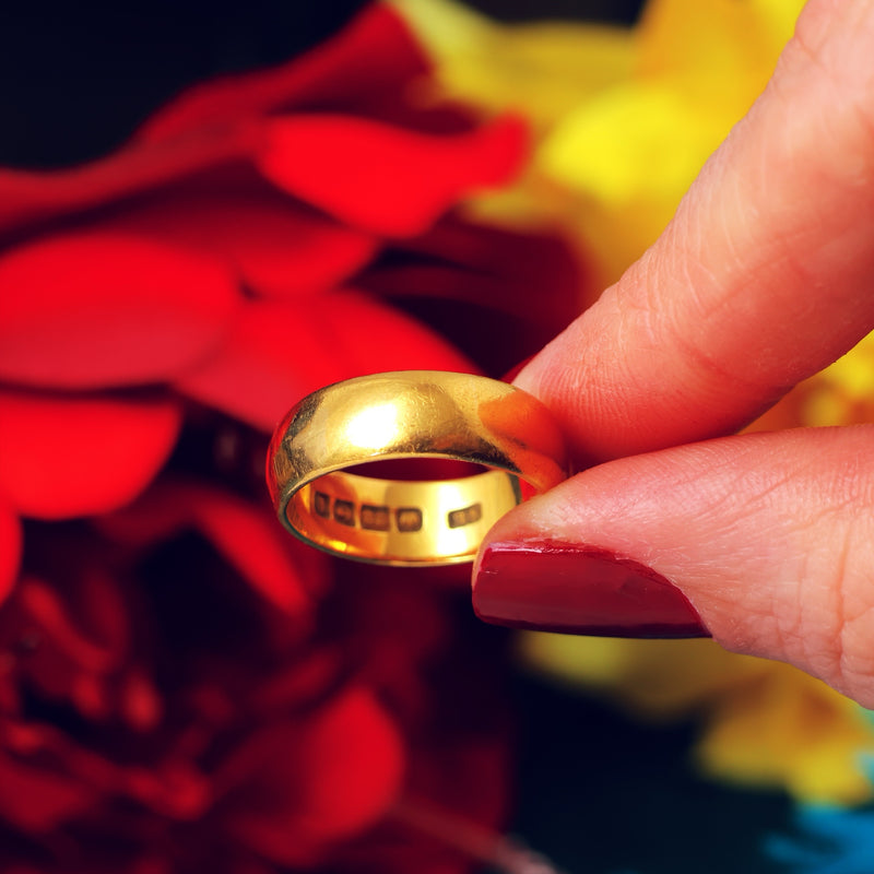 Adorable Date 1929 9ct Gold Buckle Ring
