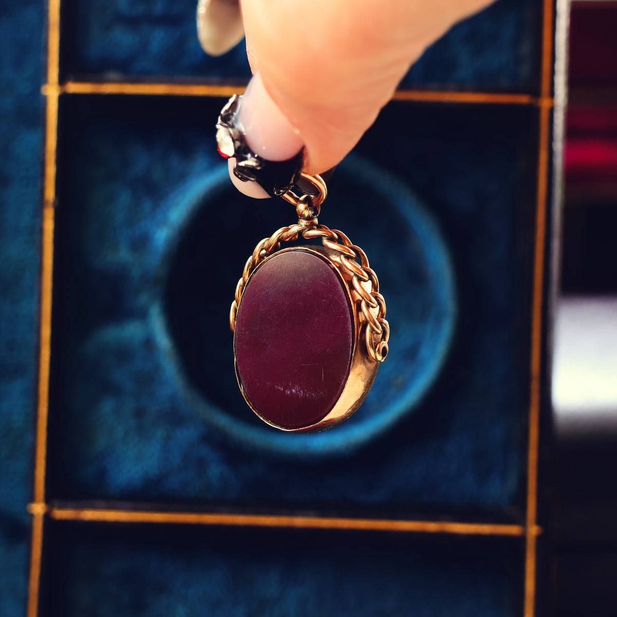 Date 1896 9ct Gold Heliotrope & Carnelian Swivel Fob
