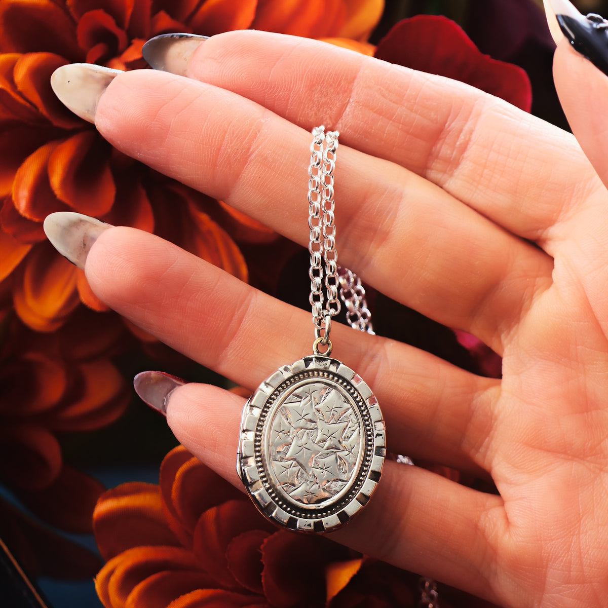 Date 1882 Silver 'Ties of Love' Ivy Locket