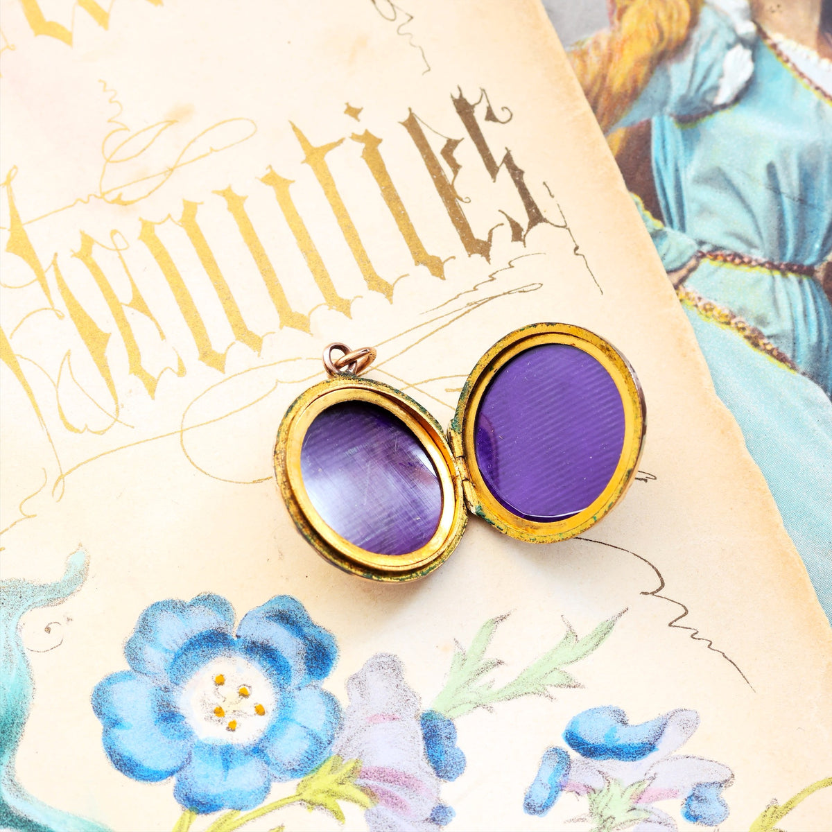 An Adorable Antique 'Wild Rose' Gold Locket