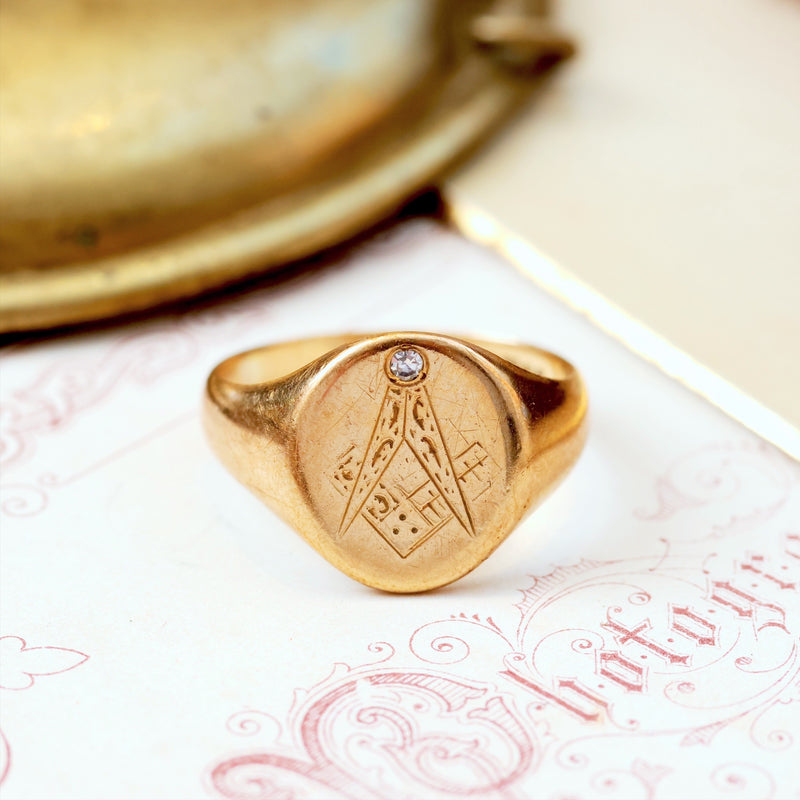 Date 1976 9ct Gold & Diamond Masonic Ring