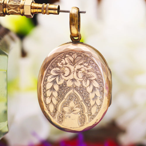 Médaillon victorien antique Floribunda en or 9 carats à l'arrière et à l'avant