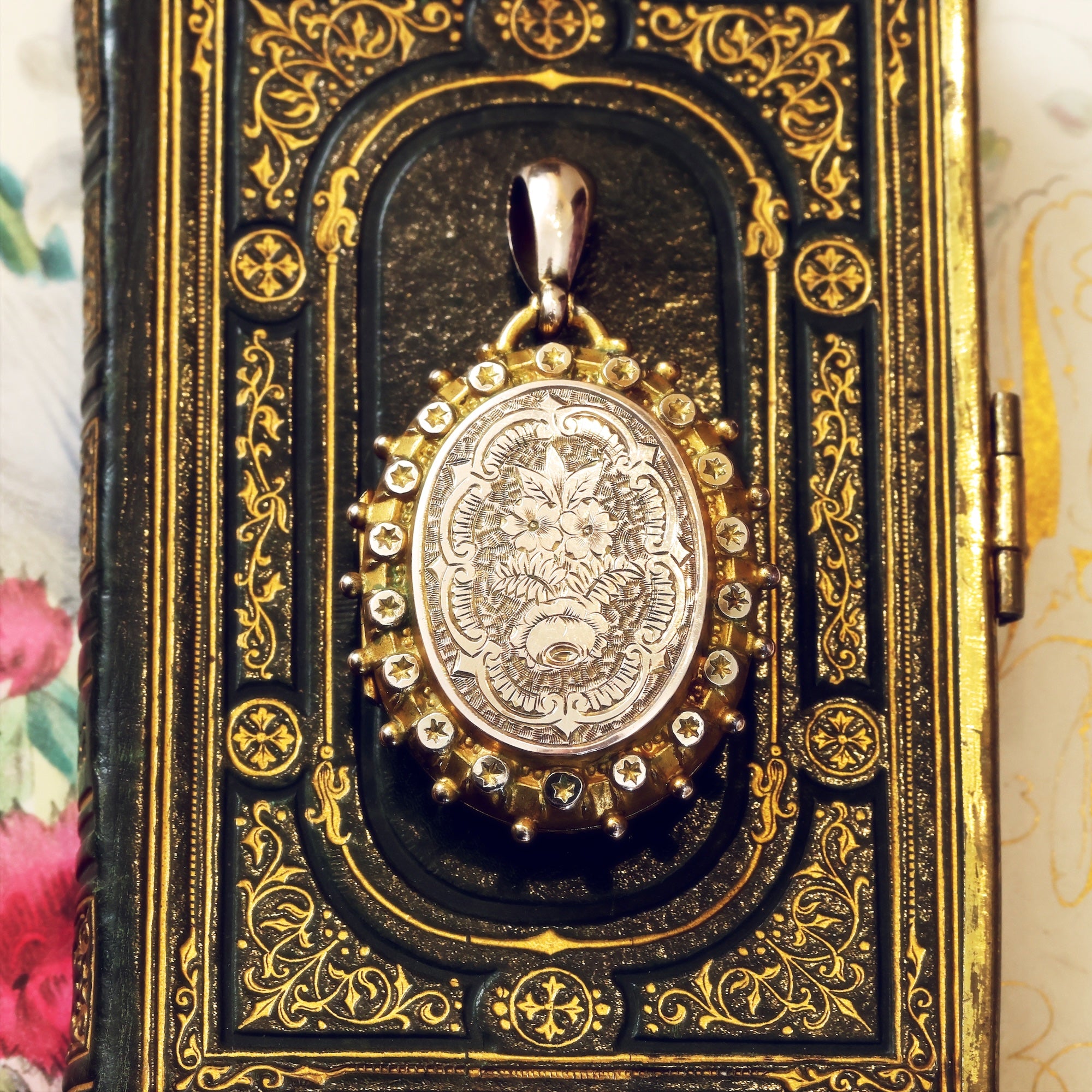 Victorian shop gold locket