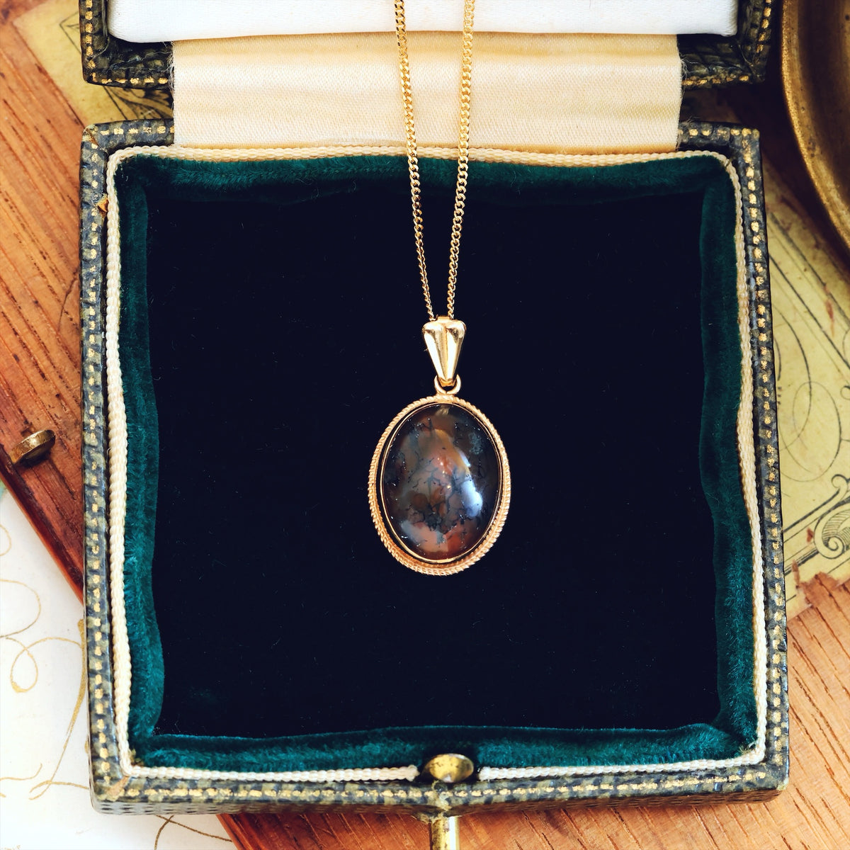 Date 1969 9ct Gold Moss Agate Pendant