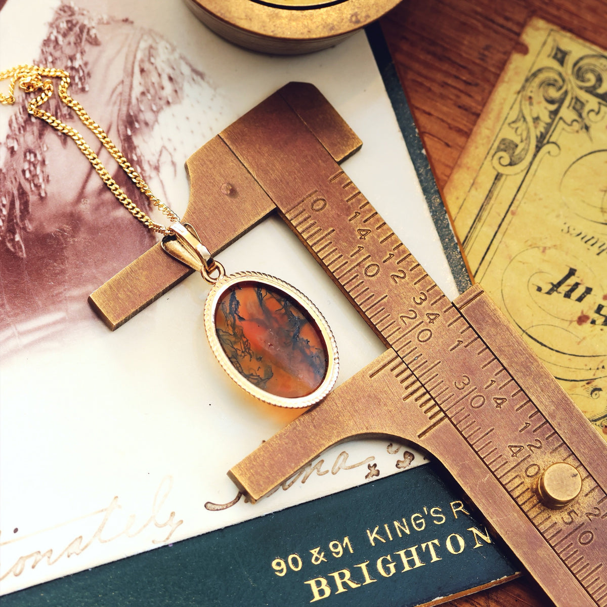 Date 1969 9ct Gold Moss Agate Pendant