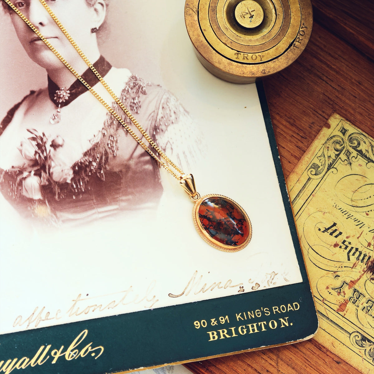 Date 1969 9ct Gold Moss Agate Pendant