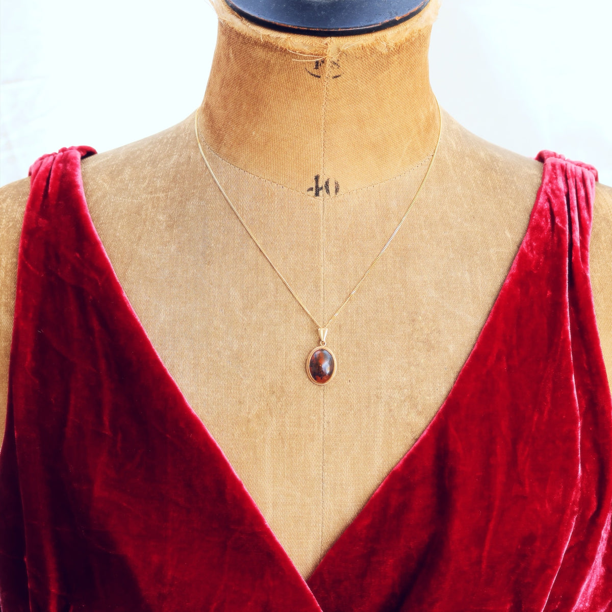 Date 1969 9ct Gold Moss Agate Pendant